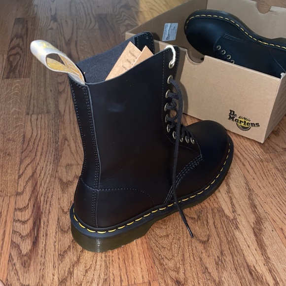 Bought them a size too big and accidentally threw out the receipt :( - Picture 2 of 2